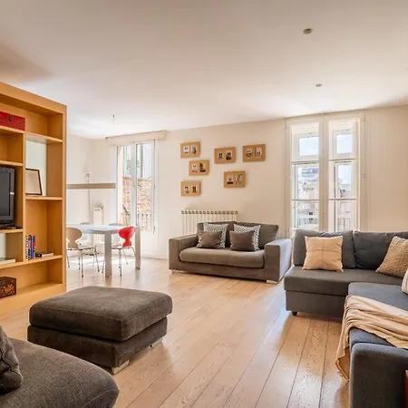 Classy 3bed 3bath In Eixample Apartment Barcelona