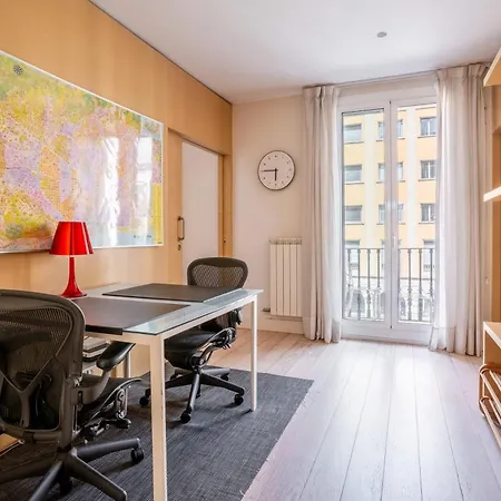 Classy 3bed 3bath In Eixample Apartment