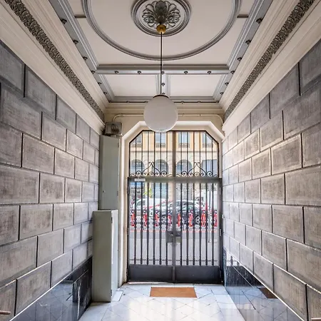 Classy 3bed 3bath In Eixample Apartment